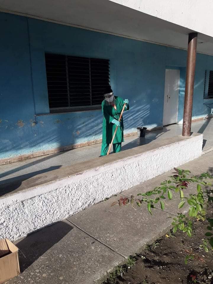 dmemedialuna's tweet photo. Nuestros docentes dándolo todo en la zona roja de la Escuela Especial Raúl Podio y demostrado su incondicionalidad con la tarea .@dpegranma @TTrinche @albiurys @CubaMined @PresidenciaCuba @CubaeducaP #EducaciónGranma @elsa_ena https://t.co/ZmVuYayWb6