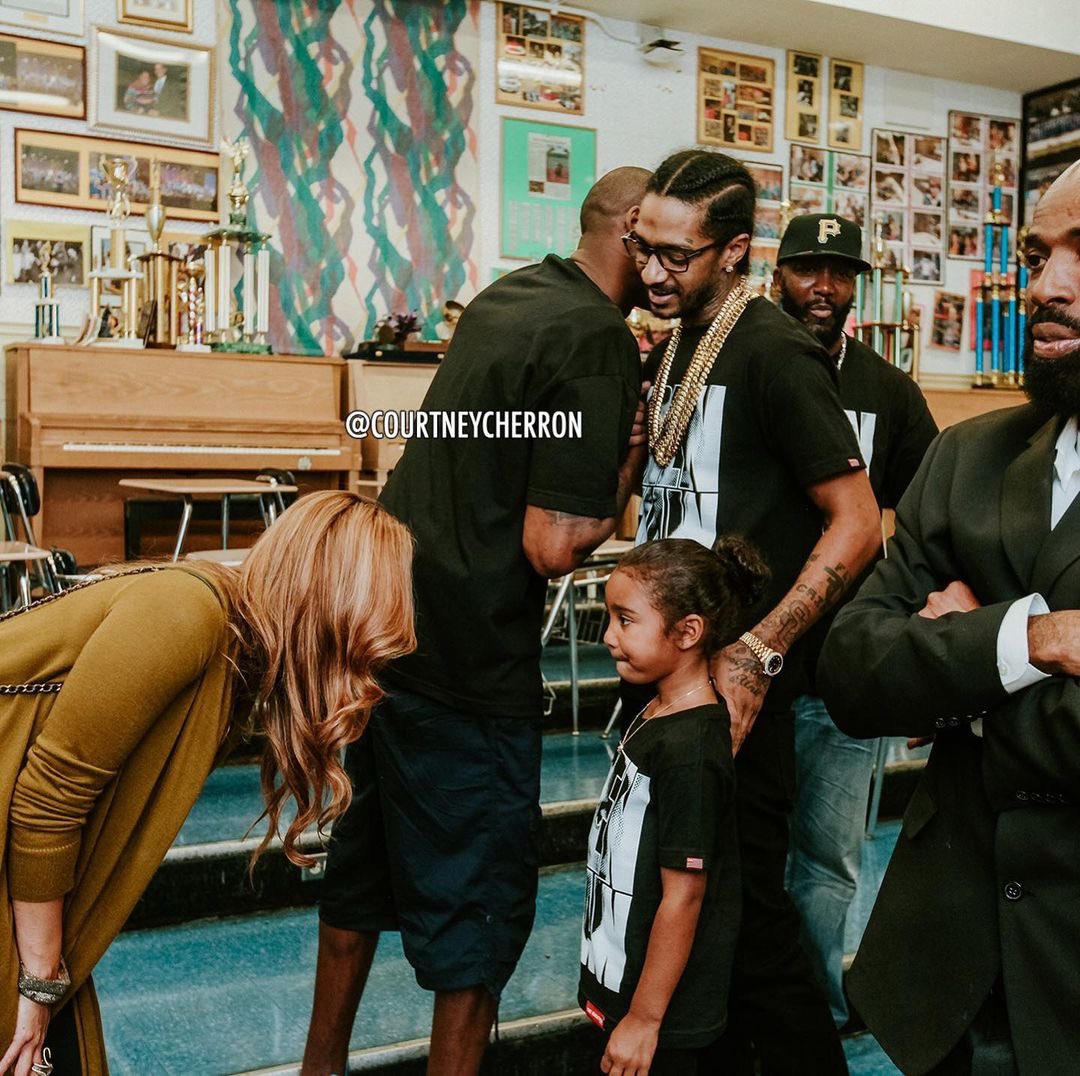 ComplexSports's tweet photo. Kobe &amp; Nipsey in Crenshaw with Trayvon Martin’s parents in 2014. 

LA icons. 

📸: @courtneycherron 
#LLNH🕊 #TMC🏁 https://t.co/UbUevPFCQL
