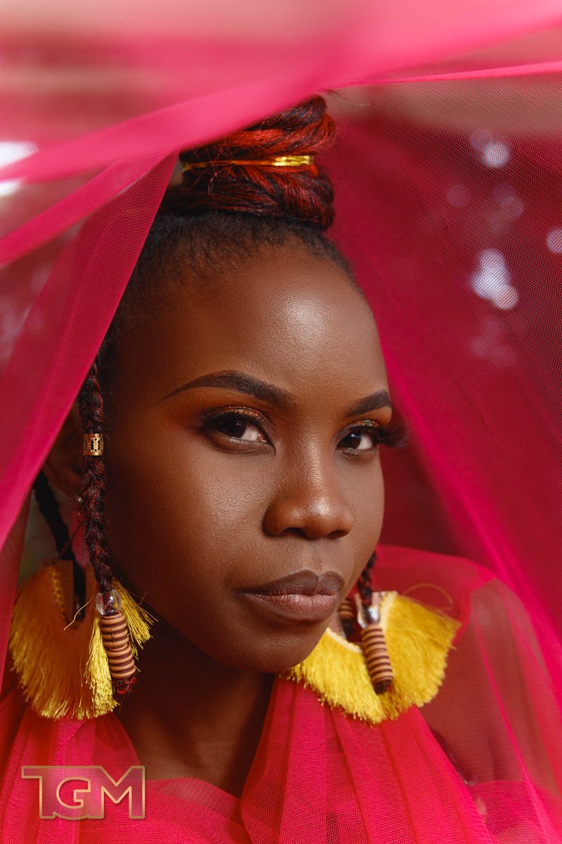 tallgrass_media's tweet photo. Photography is a way of feeling, of touching, of loving
Model: @_nene_chimzy_
Makeup: @emochicbeauty
dress: @restyle.zw
For @runakoconnect
#zimphotography #godox #zimmodels #follow #portrait #bead #picoftheday #vogue #afrohaircare https://t.co/F3vj9RJtrL