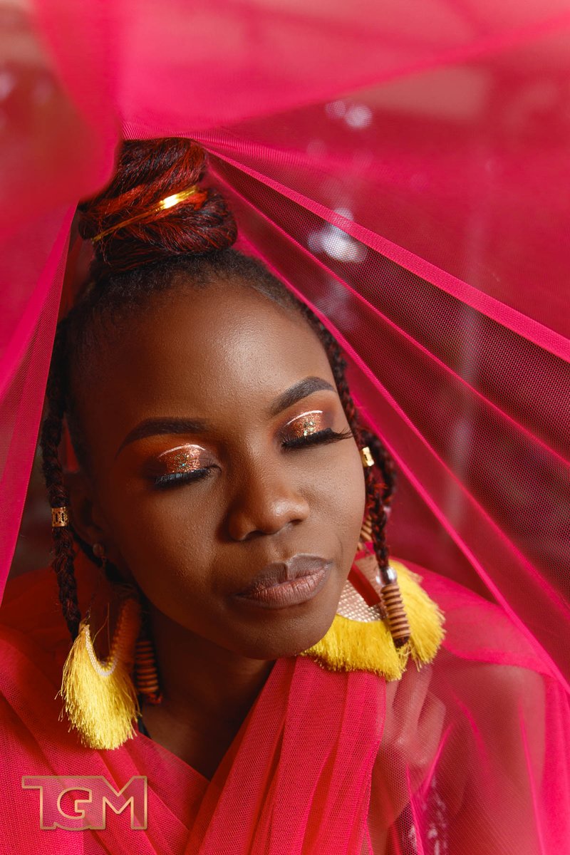 tallgrass_media's tweet photo. Photography is a way of feeling, of touching, of loving
Model: @_nene_chimzy_
Makeup: @emochicbeauty
dress: @restyle.zw
For @runakoconnect
#zimphotography #godox #zimmodels #follow #portrait #bead #picoftheday #vogue #afrohaircare https://t.co/F3vj9RJtrL