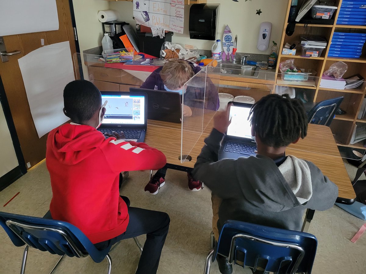 KohlersKids's tweet photo. It's that time of year for kids to use research to find out who ate my beloved pet fish, Nemo. Teams met up for 5 minutes to discuss how they would split up the work and are researching bird adaptations to find which bird did it. #Go4thAndConquer
#SpaghtIsGreat
#WPSProud https://t.co/MwtywdYOoc
