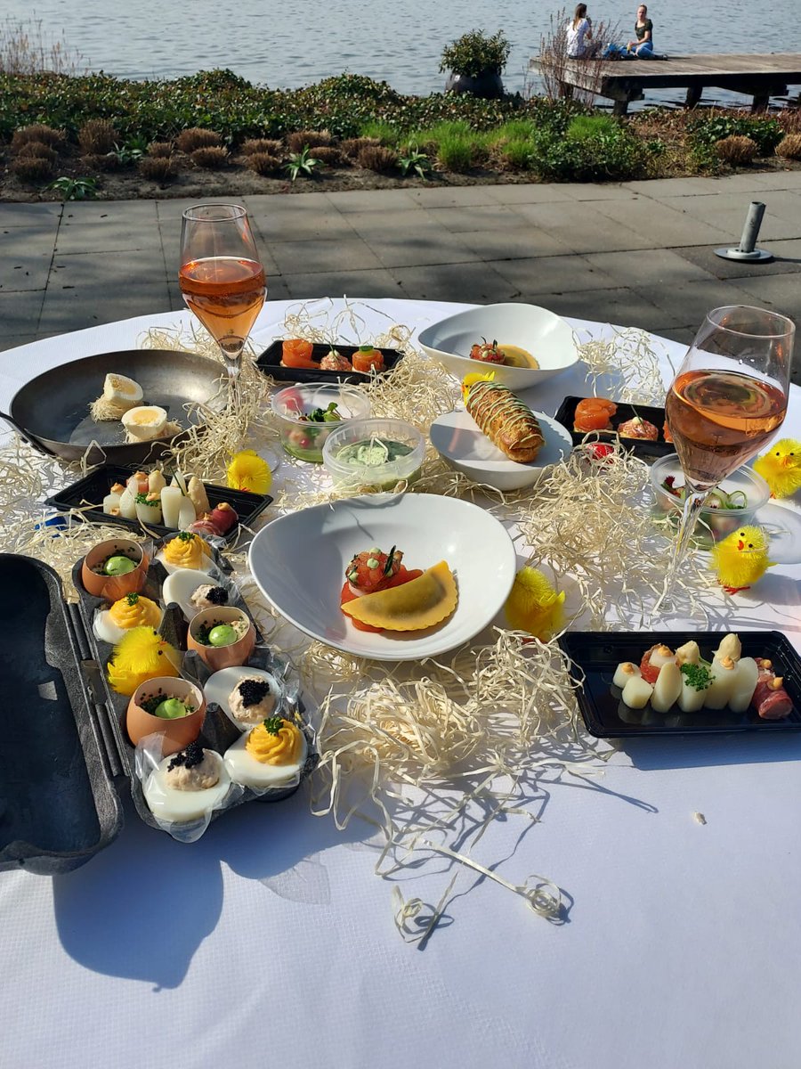 Paasbox
Eerste &amp; tweede paasdag
10 lunch bites, 1 item om warm te maken
Lekker makkelijk 😉😝🎉
Bestel online
aandepoel.nl