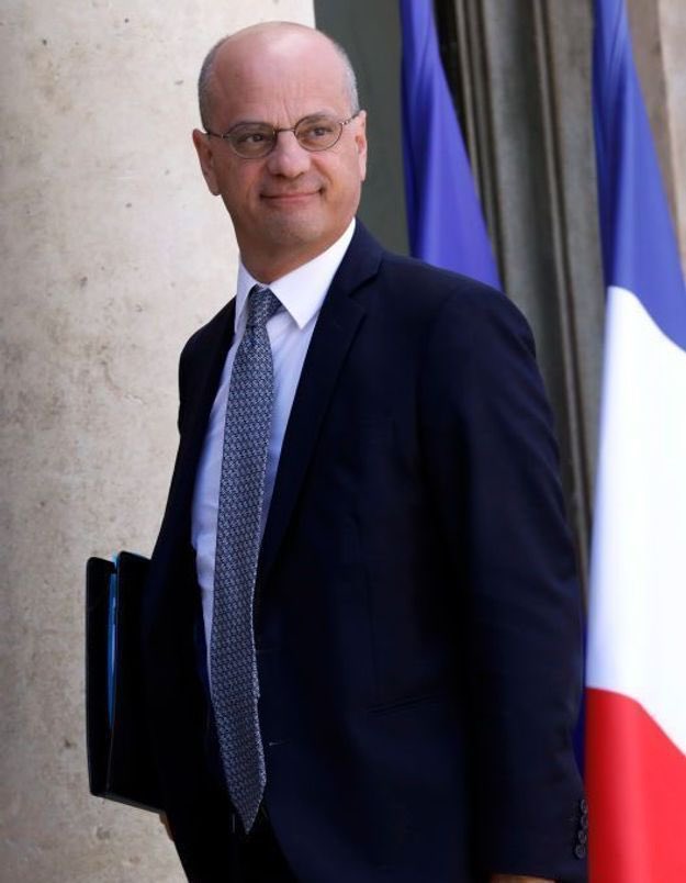 Alexandre_arh's tweet photo. Je pense que ces deux personnes viennent de la même espèce #fermeture #Fermezlesecoles #Macron20h https://t.co/YQcpHNGqj8
