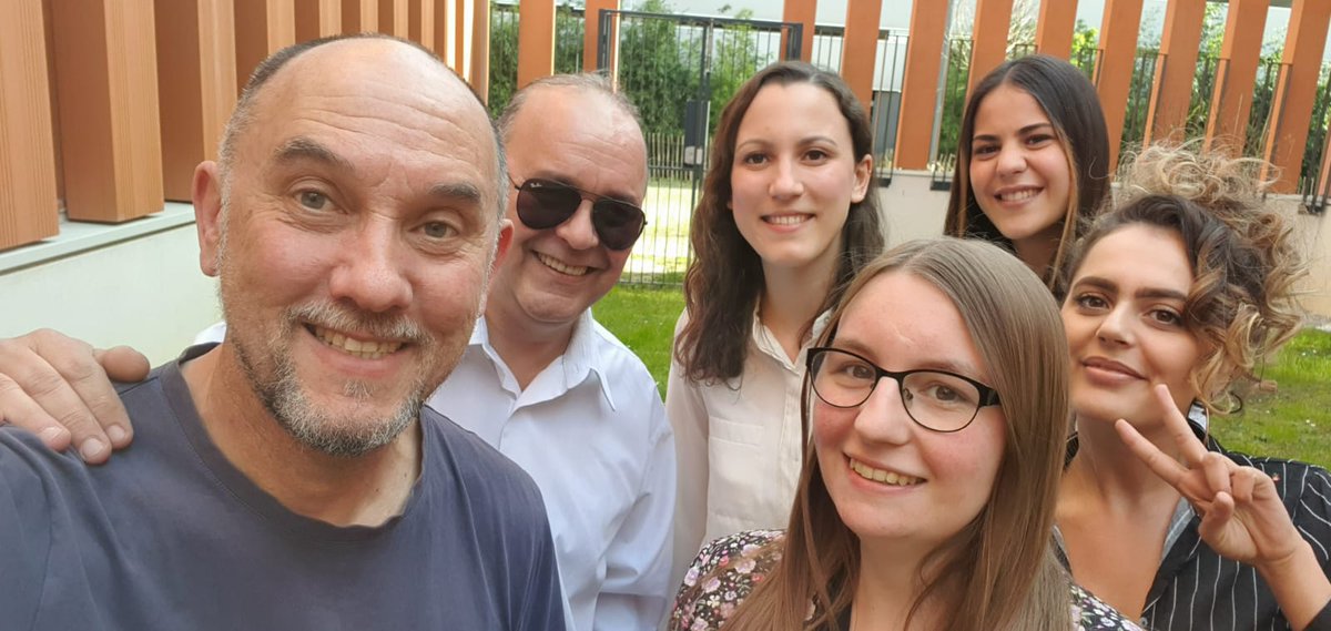 KayakCom's tweet image. L'équipe Kayak profite du soleil ☀️ Vous aussi vous avez passé une bonne journée ? 😊 Belle semaine à tous ! 🙏🏼

#kayak #kayakcommunication #sun #sunisback #lille #hautsdefrance