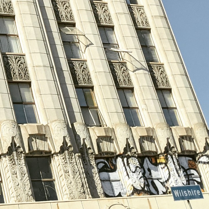 esotouric's tweet photo. Do you want Wilshire Boulevard to be haunted by the vengeful spectres of architects and business magnates? Because neglecting this kind of vandalism is how you get that. #mydayinla #esotouricroadtrip #artdeco #demolitionbyneglect https://t.co/Cb69TcCfg8