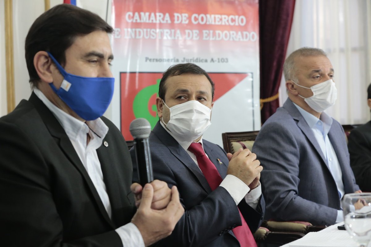 gobmisiones's tweet photo. Aunar esfuerzos entre lo público y lo privado. Se lanzó el evento comercial “Eldorado Te Conviene” que se realizará en esta localidad del 3 al 8 de mayo. El gobernador @herrerayflia anunció el acompañamiento provincial con financiación y reintegros. https://t.co/gXcj1GjMe2