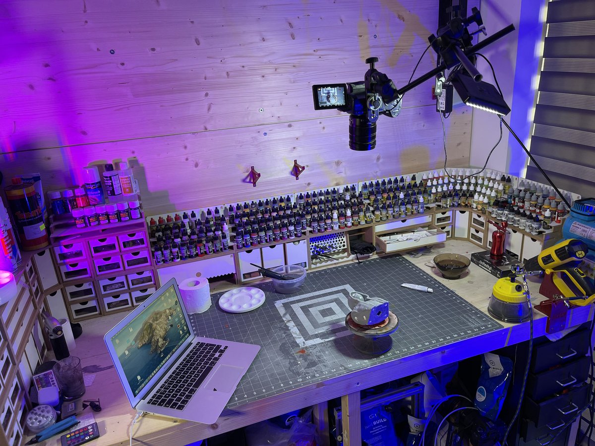 Sooo... chill stream tonight on <a href="/twitch/">Twitch</a> while I start painting the Miles Morales sculpt by <a href="/fotismint/">Fotis Mint Studios</a> ?