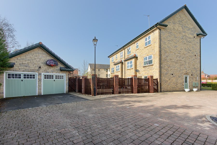 PendleHillProps's tweet image. 👀SneakPreview👀 #Calderstones #5Bed #SemiDetached