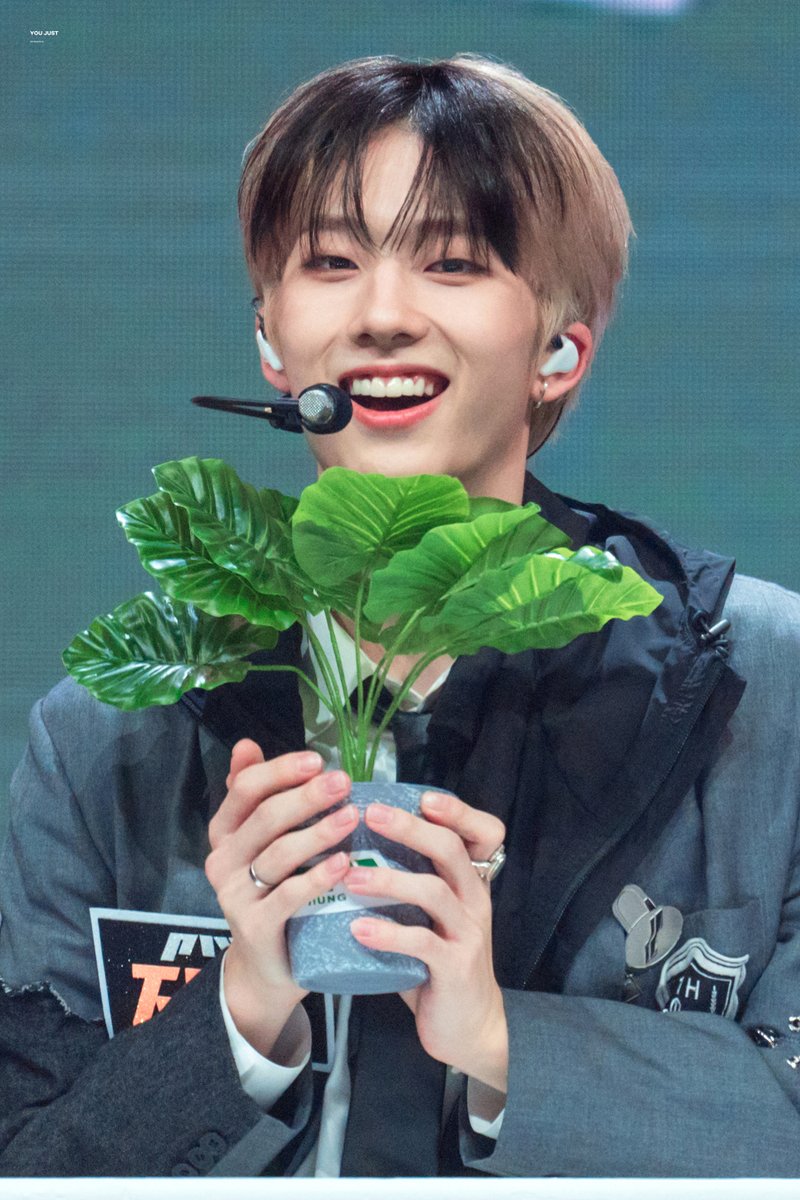 YOUJUST950902's tweet photo. 친구네 강아지                       친구 아덜램
친구네 고양이                       친구네 쥑쥑이

#몬스타엑스 #민혁 #더보이즈 #선우 #SF9 #휘영 #피원하모니 #지웅 https://t.co/zniBG6tjaw
