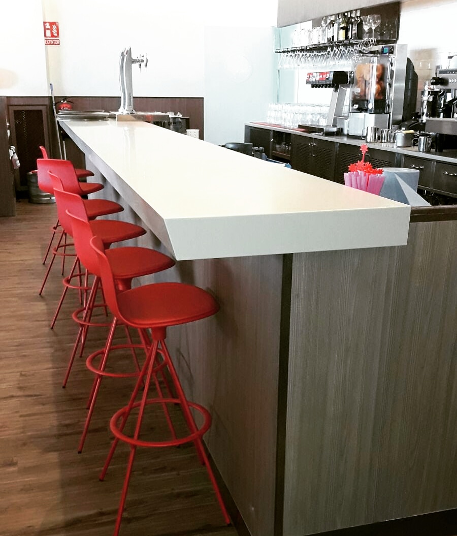EbantechOficial's tweet image. Buenas tardes hoy os traemos esta increíble barra con ángulo realizada en Solid Surface para un restaurante Vips en el centro comercial FAN Mallorca Shopping.

#ebantech #solidsurface #solid #solidsurfacedesign #bar #restaurant #ebanisteria #design #retail #contract #mallorca