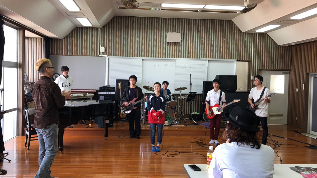 g1k_on's tweet photo. ガクアルさんプレゼンツの校内ギターベース講習会開いてもらったり、中庭でクリスマスライブしたり。グランプリ前のサウンドクリニックをWabi-Sabiさんにしていただいたり。グランプリ大会では、ベストスマイル賞とベストサポーター賞いただいたり。楽しく活動してました！この頃、SNS始めたんだっけ！ https://t.co/AqyuoELVnf