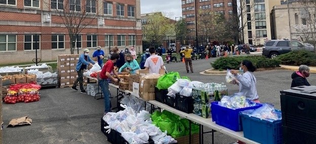 CCADW's tweet photo. Lots of activity this morning at our Spanish Catholic Center in Northwest #DC, where the food pantry distribution includes hams and staples for #Easter dinner, a hot lunch and free kids books #communityservice #fightinghunger #foodpantry #DC #MtPDC #ANC1D https://t.co/H5sTFazEvD