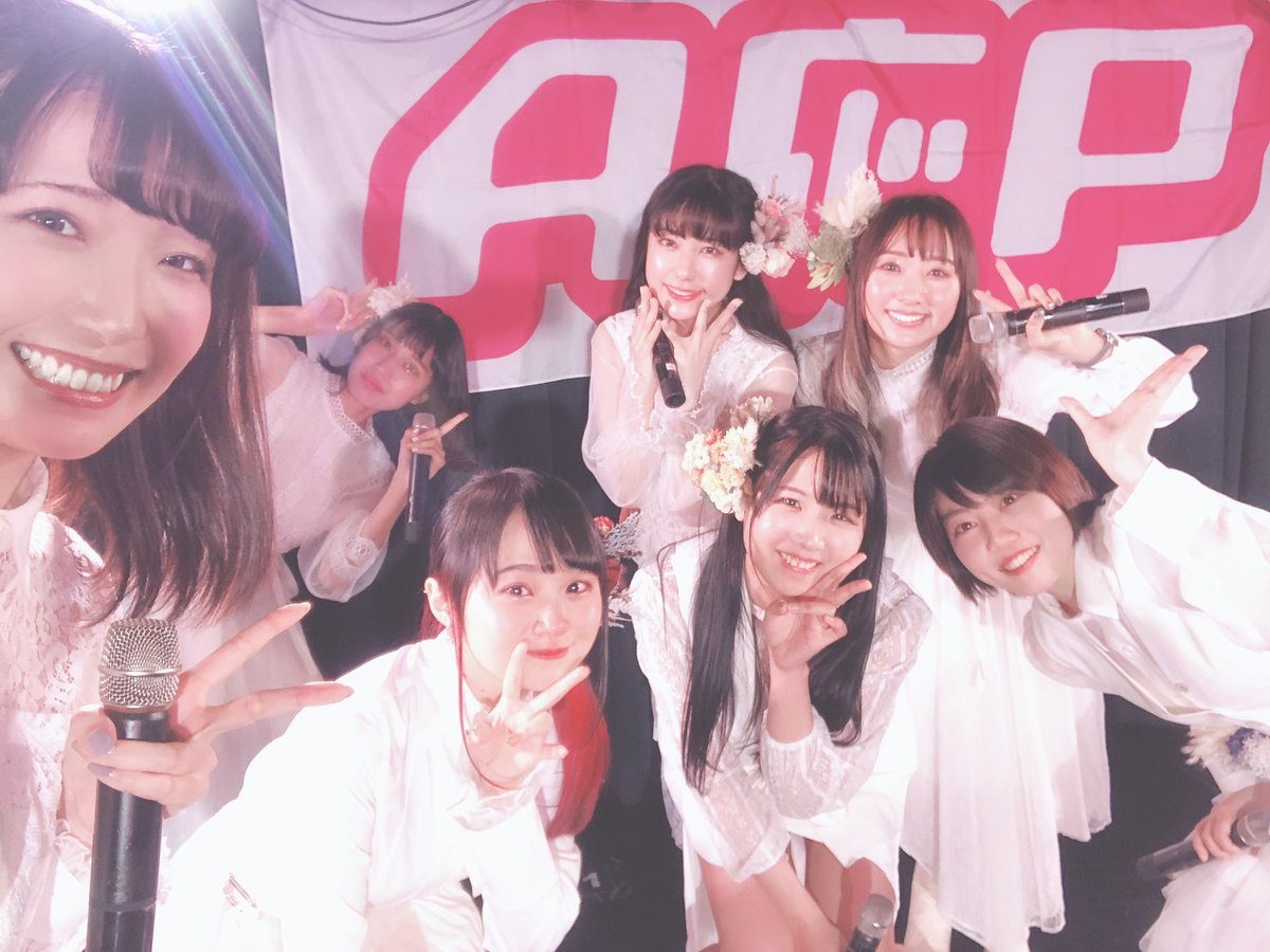 ASAHI_YUNA's tweet photo. メンバー、スタッフさん、ファンの皆さんの愛がこもった大切な場所。おかげさまで伸び伸びと成長することが��きました。本当にお世話になりました。
私はA応Pとして活動することができて、みんなに出会うことができて幸せです。

素敵な時間をありがとうございました！
💜💛❤️💗💙💚🧡

A応P 旭優奈 https://t.co/J5OGAECelE