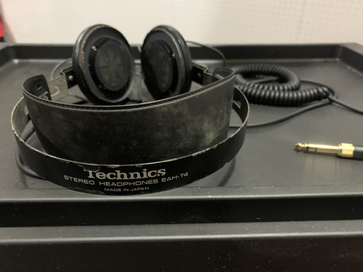 Giving #NewLife to my #Vintage #DJHeadphones this one is very special and deserve to be used well for my #DJSets. Cable replaced. Next up a good Paint Job and my #CustomLogo with new cups will make them as good as new. They still sound #WARM. @technics made amazing stuff in 1980s