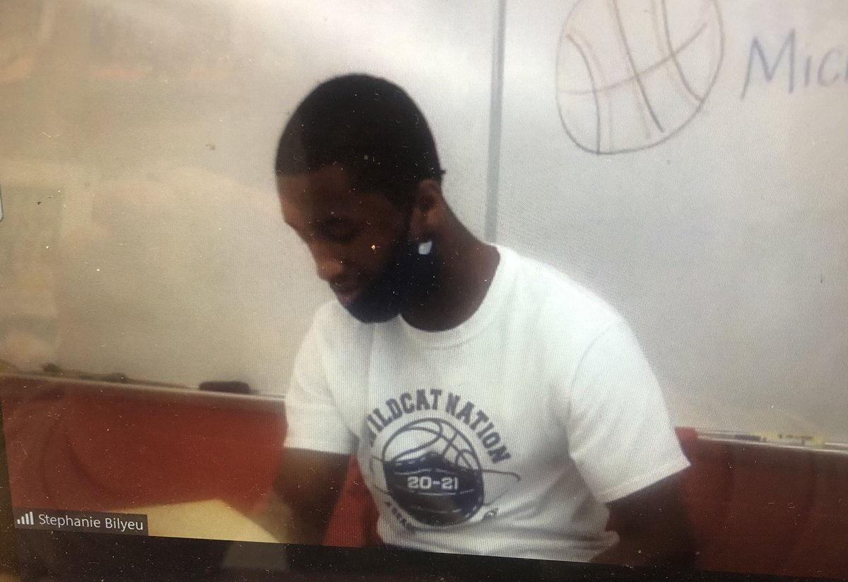 Dallastownhoops's tweet photo. Our guy— @Michael3Dickson took time today to read to Ms. Bilyeu and Mrs.Keys 4th grade classes.  Couldn’t think of anyone better to discuss chasing your dreams to our younger students!! #DTownProud #FAMILY @DtownWildcats @DallastownSD @DAISCommunity @DT_Cheer https://t.co/Tj5jOS1nXt