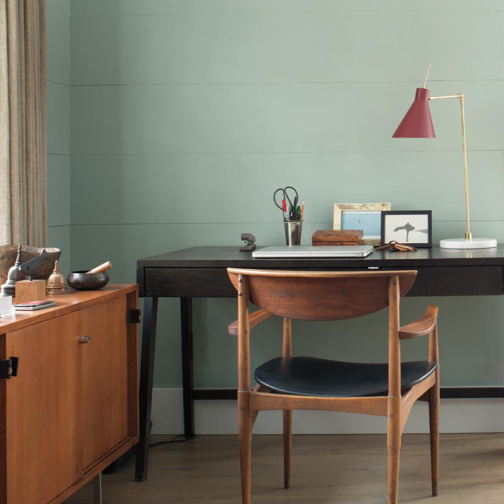 Benjamin_Moore's tweet photo. Paint your at-home work/study space a hue that makes you feel like getting stuff done. The blue and green undertones of Silver Marlin 2139-50 makes us feel relaxed and focused, a perfect combination for making things happen. #BenjaminMoore #HomeOffice https://t.co/jY6BkY5W4G