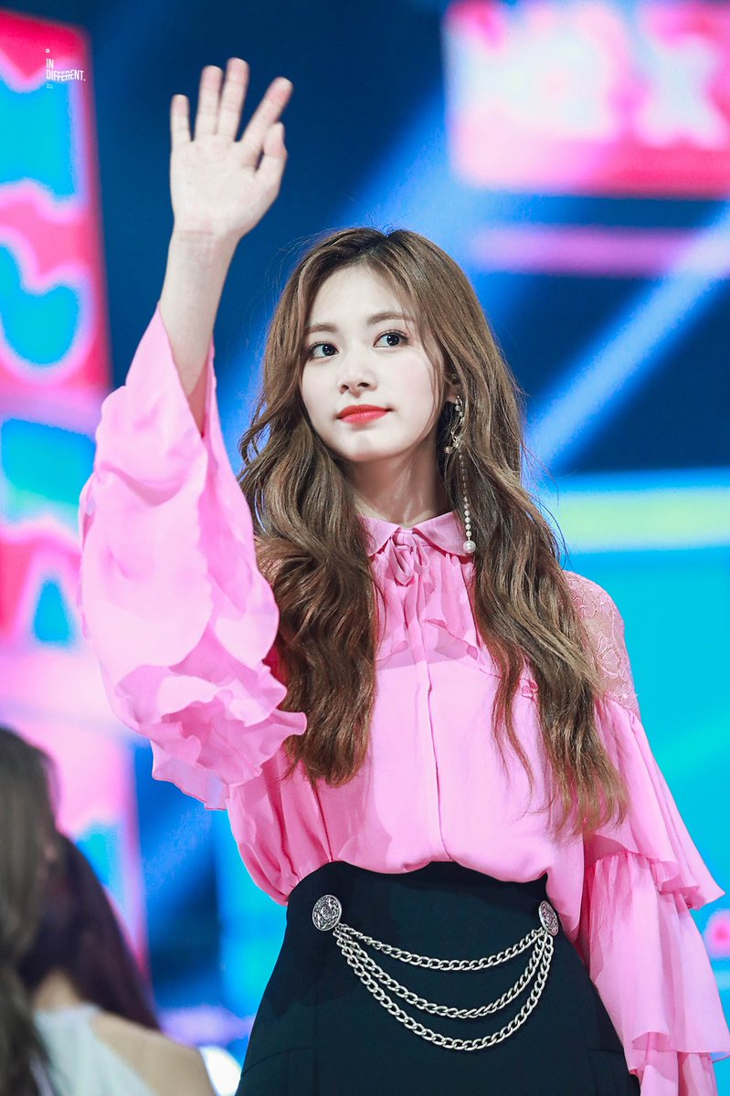 indifferent_ww's tweet photo. 지금부터 쯔위를 위해 응원한다 💕

#TWICE #TZUYU 
#AprilFoolsDay https://t.co/og4iFH5PvJ