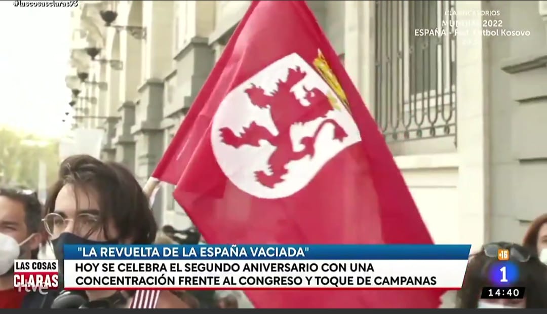 SergioEfeEme's tweet photo. Gracias @cosasclarastve por prestar oidos dos años después de aquel #31M en el que la #EspañaVaciada rugió en la capital.
La Región Leonesa #SigueLatiendo.
Salamanca, Zamora y León queremos quedarnos y, cada día más y más, #QueremosPoderVolver.
Orgulloso de @ReinudeLlion. 💪🦁 https://t.co/nOThNtbXad