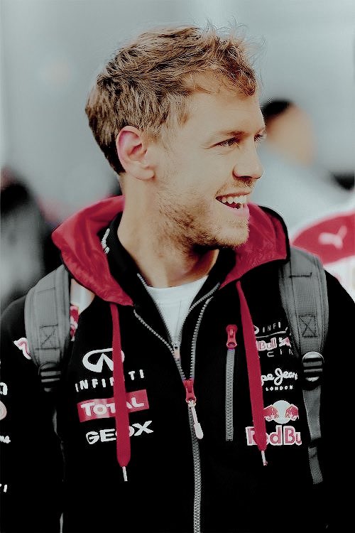 Always_Seb's tweet photo. #WeBelieveInSeb #SV5 #SebastianVettel Believing in our champion. 💚💚 https://t.co/rJBouS5qxt