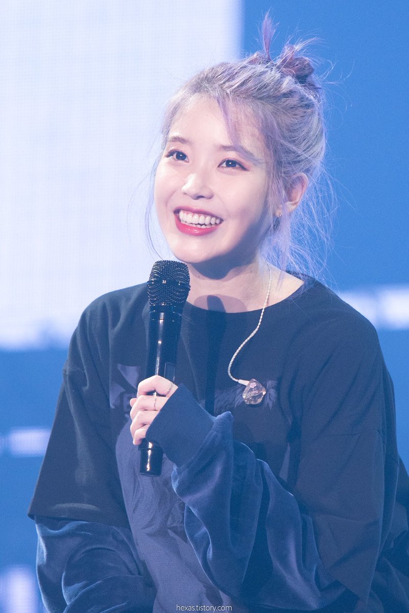 NevieMoos's tweet photo. I wasn't there from the start. But I promise that I will stay with you forever 💞

I will stan @_IUofficial , @RBW_MAMAMOO , and @G_I_DLE forever 📌🖤

#IU #아이유
#MAMAMOO #마마무
#GIDLE #여자아이들 https://t.co/oBiwvl7DwF