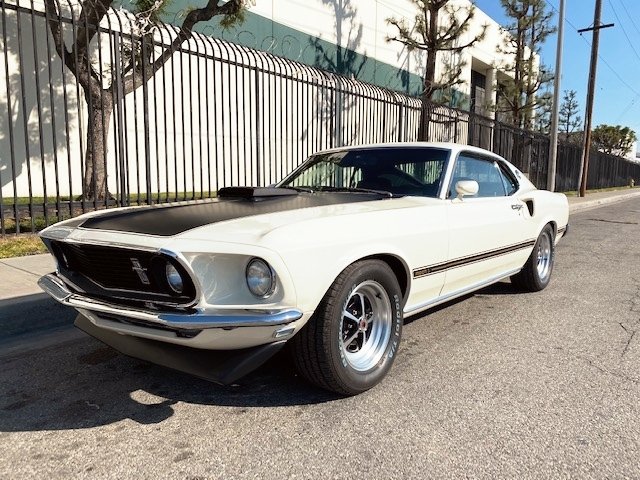MuscleCarUK1's tweet photo. New listing alert! We’re delighted to offer this beautifully restored example of what many consider to be the greatest of all the Classic Mustangs: 1969 Ford Mustang Mach 1.

https://t.co/TDsDPWPCPr https://t.co/tdOeBPkxD8