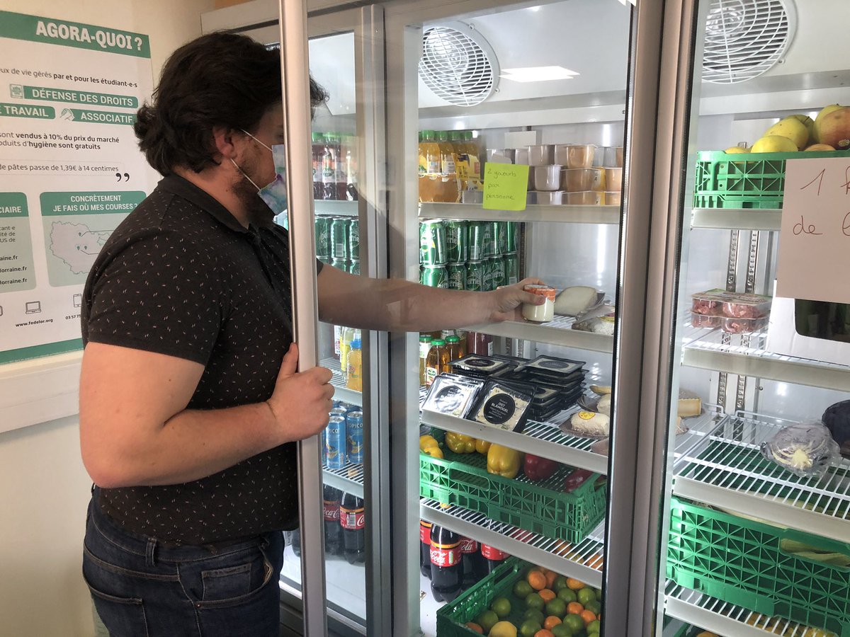 IDplusLorraine's tweet photo. La fondation s’est rendue cet après-midi à l’épicerie solidaire AGORAé de @fedelorraine de #Metz que nous continuons de soutenir durant cette crise sanitaire 🤝 #soutien https://t.co/Us96F3zG4K