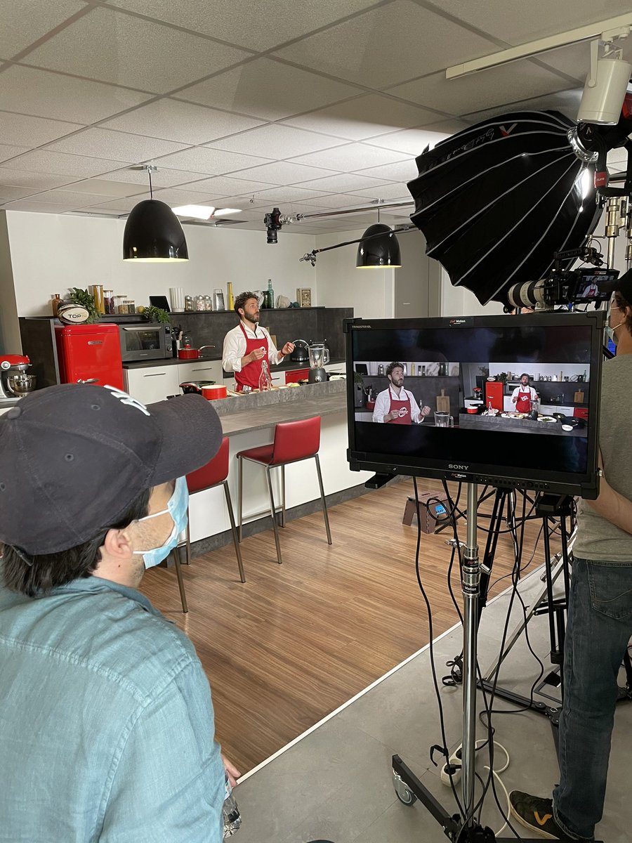 yanndelaigue's tweet photo. Très bon moment autour de la cuisine #schneiderconsumer avec #julienduboue @com1poissonprod 🍽 https://t.co/4Fq9x20Rh9