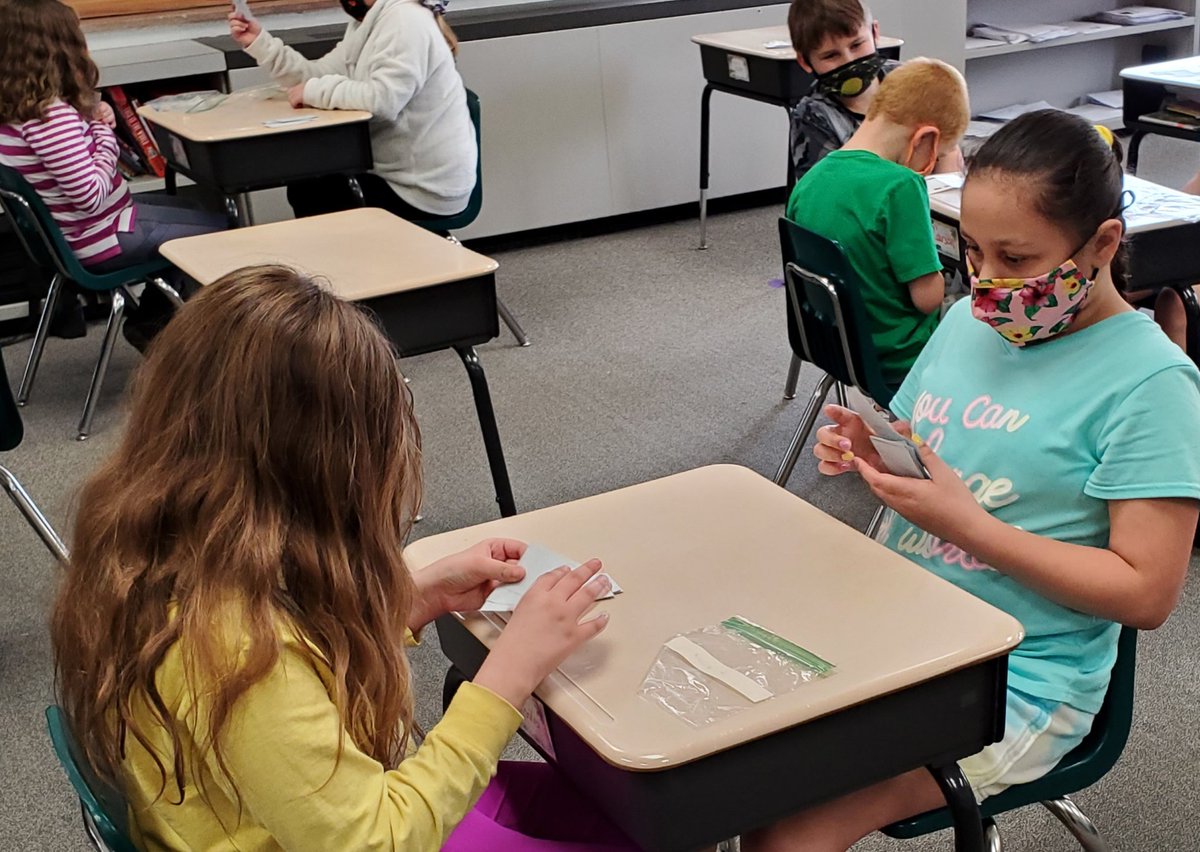 PennLincolnElem's tweet photo. 3rd graders are helping each other learn multiplication at the STEAM Learning Center at Penn Lincoln. #PLSTEAM https://t.co/WFPZP2Drjd