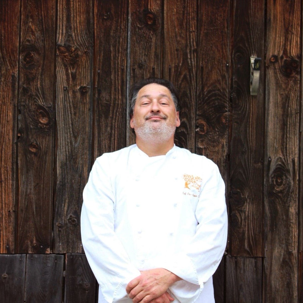 Aujourd’hui toutes nos pensées vont à la famille du réputé chef de l'Orée du Bois, Jean-Claude Chartrand, décédé aux suites de la Covid-19.  

Fier ambassadeur des produits du terroir québécois, il faisait partie de la grande famille Terroir et Saveurs depuis plus de 13 ans.