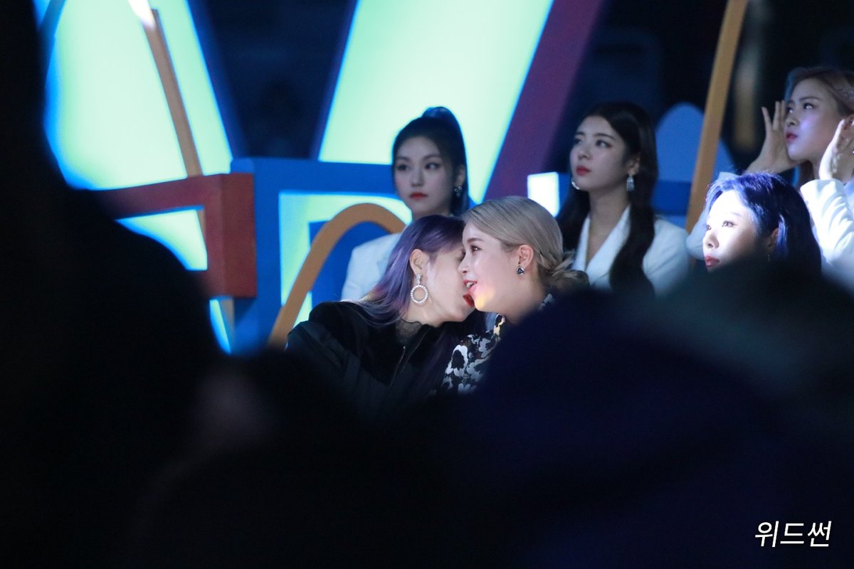MSYB_redcarpet's tweet photo. 귓속말 하는 줄 알았는데 키갈이네(아님 https://t.co/gTPLljRkmA
