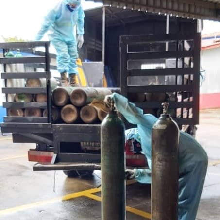 SecretariaInfrM's tweet photo. #HOY31🚩 Continuamos el día de hoy, con la jornada de recarga de cilindros de oxígeno en las instalaciones de Bosmoca, cumpliendo con todas las medidas de bioseguridad😷
Gracias a la gestión de @NicolasMaduro @yelitzePSUV_ @Gasmaca_ca @GobMonagas_ https://t.co/iqaZg0otqR