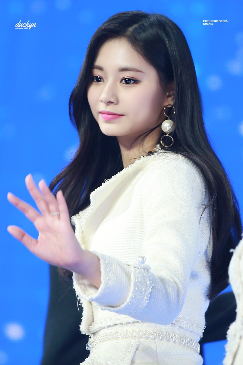 duckstar_0929's tweet photo. ✨✨✨

#쯔위 #Tzuyu #子瑜 
#트와이스   #TWICE https://t.co/bbUWGHhco3