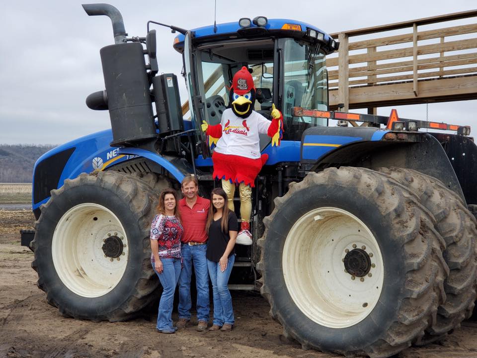MissouriCorn's tweet photo. It's Cardinals baseball eve! We can't wait to see the redbirds in action - especially Fredbird visiting the farm. If you're in Busch Stadium or listening on the radio be looking/listening to find out more about Missouri agriculture. #GoFarmTeam #GoCards https://t.co/nPN1bPJfo7