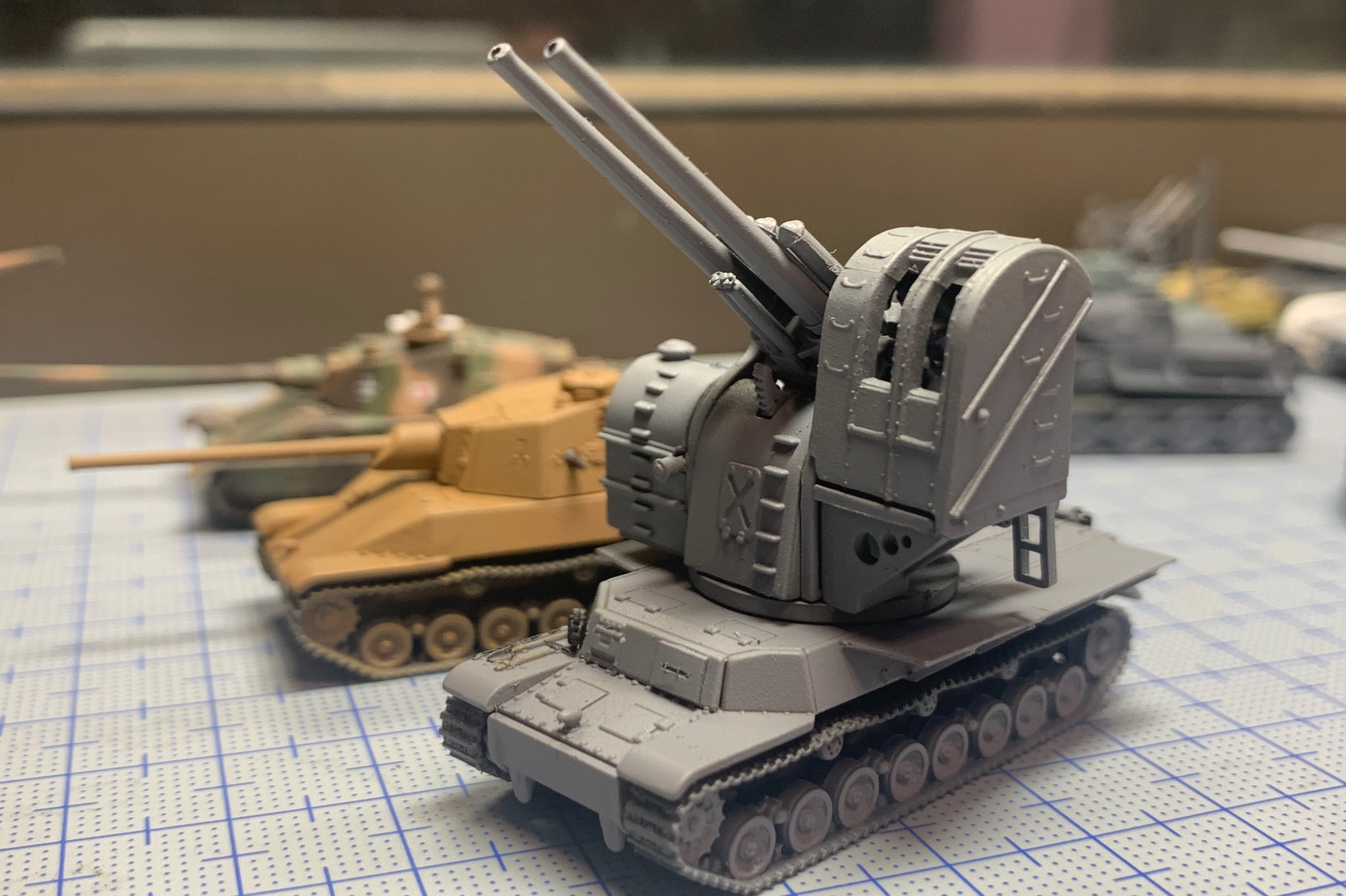 本格的な、戦車(50センチ).    急な斜面も登って行く！ 本格的な、戦車(50センチ). 急な斜面も登って行く！