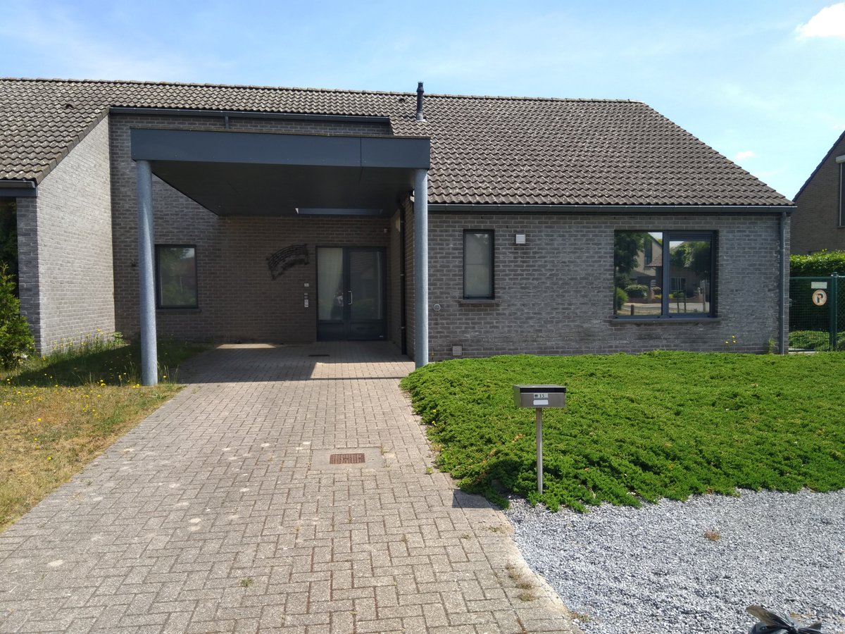 ADOIcarus's tweet photo. ADO Icarus ondersteunt #personenmeteenbeperking die zelfstandig willen leven. Je kan met een #PVB bij ons terecht voor onder meer 24/24u-#assistentie, in een aangepaste huurwoning.  

Wil je weten waar in Vlaanderen we deze ondersteuning bieden? Ga naar https://t.co/ELoVPgVVVC. https://t.co/PbhPDonnpS