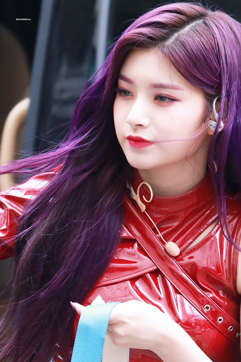 201016 🌹 

#YIREN #이런 #王怡人
#EVERGLOW #에버글로우
