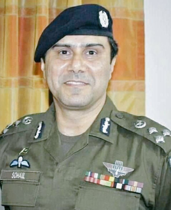 Uzmarifat1's tweet photo. #WeDemandPoliceReforms
Pakistan: CPO Faisalabad Sohail Ahmad Chaudhry shot and killed 4 child abusers who subjected a 5-year-old child to brutality.
@TeamDifaeyPak https://t.co/tYdIkCSAED