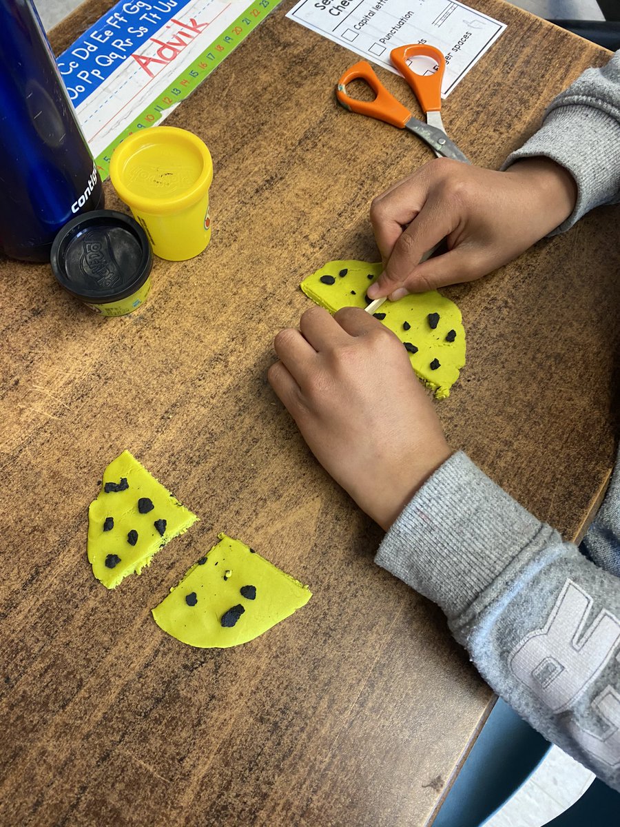 MrsANolson's tweet photo. Fraction fun with play doh cookies and pizza! @DixiePSchool https://t.co/88SCBFmFfS