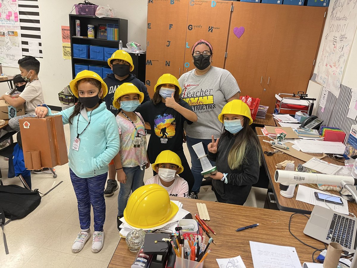 Inspired by Rosie Revere, our third grade engineers engage in a cross-curricular experience!!! Reading, writing, and math in action! <a href="/DemmiValdez/">Demmi Valdez</a> <a href="/KimmyBennett_/">Kimmy Frankel</a> @jensmith207 <a href="/EmilyLoftin4/">Emily Loftin</a> @NicoleG_MES