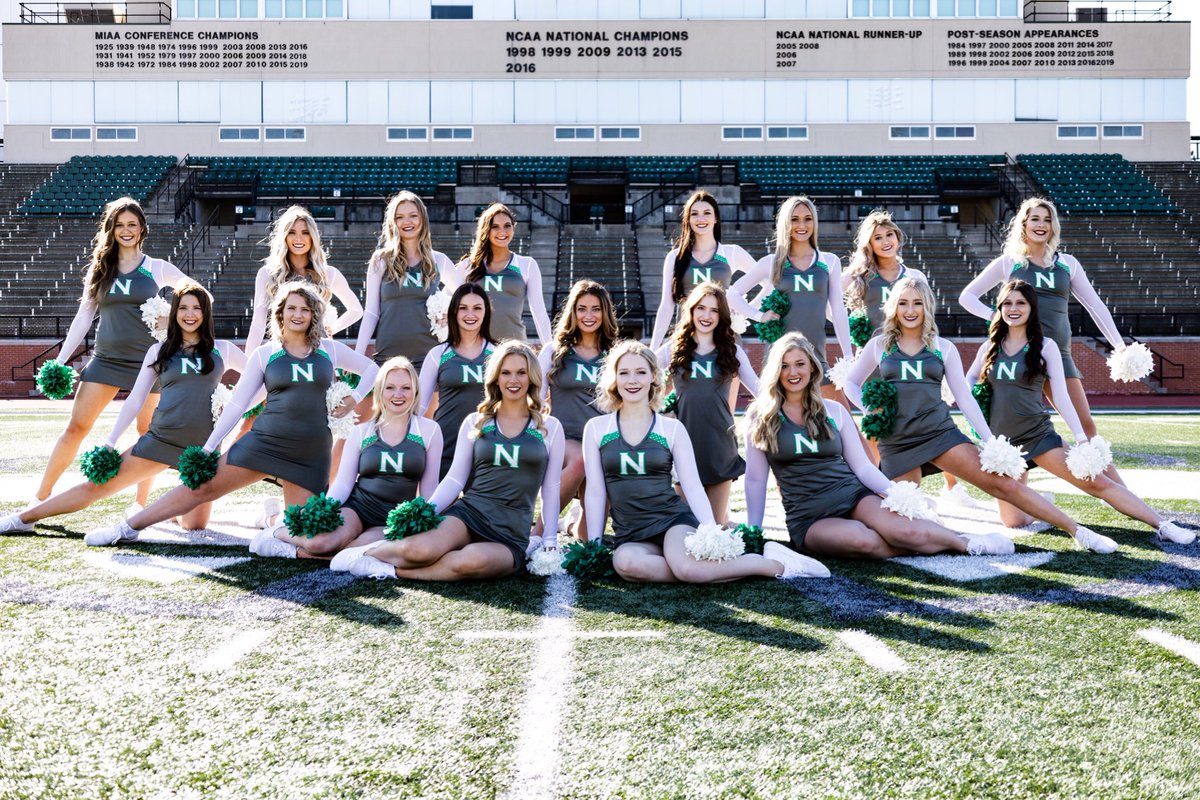 BearcatSteppers's tweet photo. Tough times don’t last.
Tough teams do. 💚
.
.
#oabaab #bearcatssteppers #steppersisters #collegedance #collegedanceteam #stepperson3 https://t.co/UxWQlemNCs