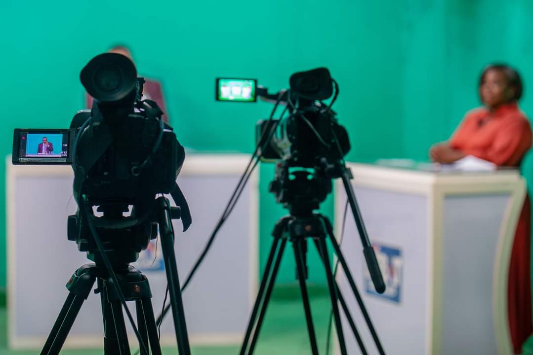 lchouna's tweet photo. Retour en images sur les coulisses de l'émission, "Le Débat congolais" autour du thème: "Corruption et Bonne Gouvernance". 
#DébatTv #DirCom #PP 
#APLC #APLCR
#LaCultureDelIntégrité https://t.co/XswTd2H2cy