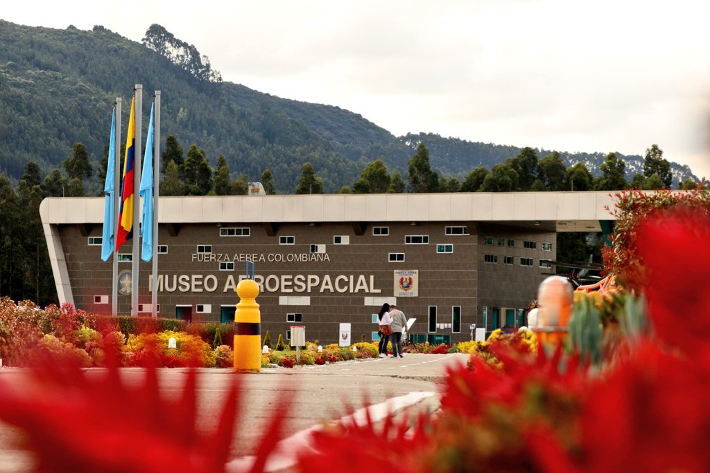 FuerzaAereaCol's tweet photo. En Semana Santa visite en #Tocancipá el Museo Aeroespacial de su @FuerzaAereaCol 

✅Miércoles 31 de marzo: 10:00 a.m a 5:00 p.m  
✅Jueves 01, viernes 02 y sábado 03 de abril: 10:00 a.m a 10:00 p.m
✅Domingo 04 de abril: De 10:00 a.m a 5:00 p.m

#MiFuerzaAérea🇨🇴 @ParqJaimeduque https://t.co/o0z6gHrr1o