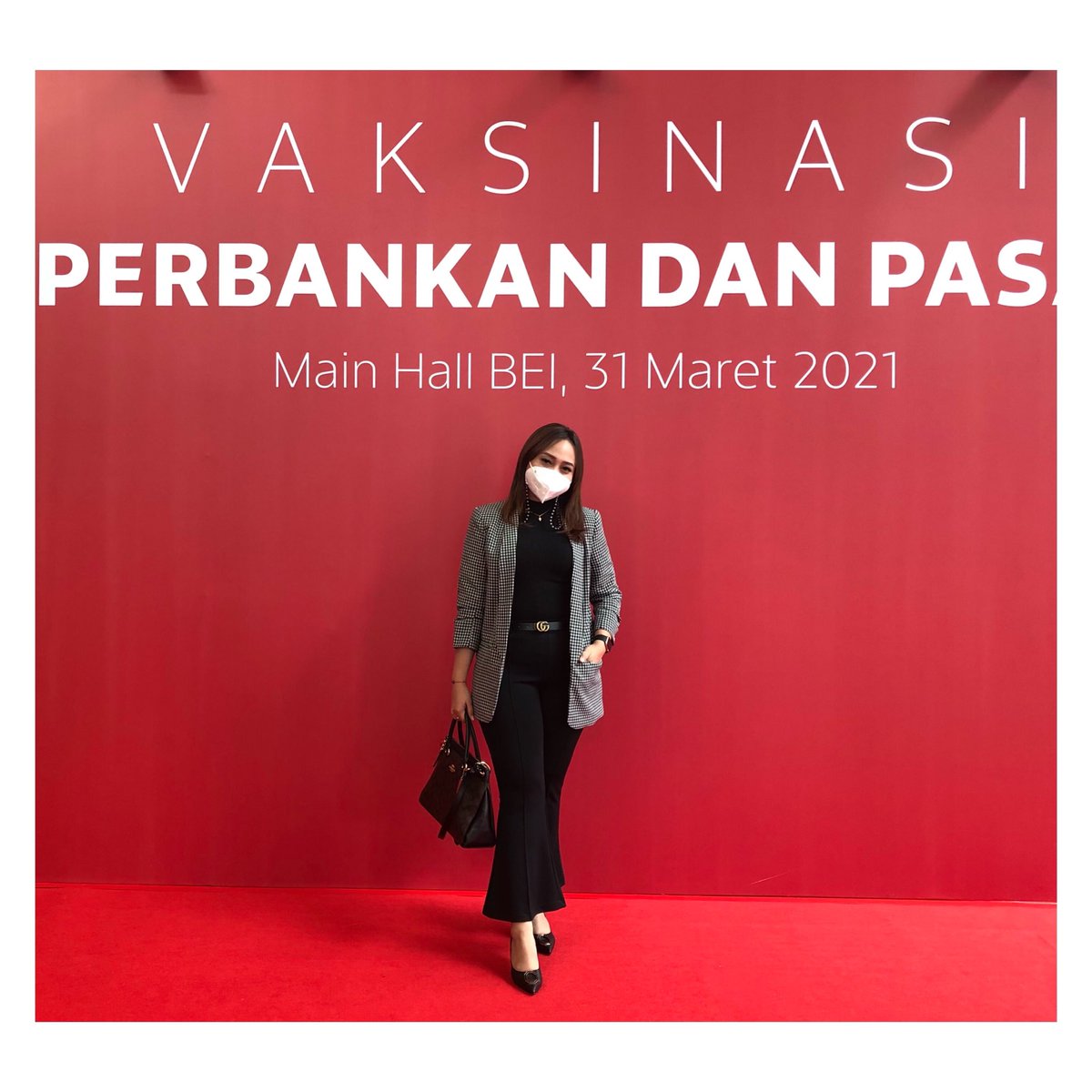 fikaost's tweet photo. Vaksinasi Pelaku Perbankan dan Pasar Modal
.
.
.
.
.
#vaksìncovid19 #vaksìnasicovid19 #staysafe #stayhealthy #bursaefekindonesia #idx #bursaefek #sinovac #banker #bankers #bankerindonesia #lawancovid19 #lawancorona @idx_jakarta @Bursaefekjakar1 https://t.co/iA5AvGagJS