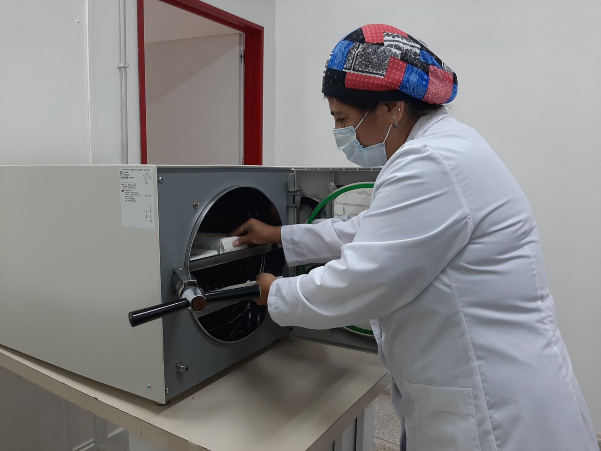 fodonto's tweet photo. Seguimos equipando la #FO con tecnología de última generación. Sumamos un nuevo Autoclave para continuar con las normas de bioseguridad y así mantener el cuidado y la salud de toda la comunidad educativa, y de nuestros pacientes 🙂👏 Nota: https://t.co/UO4ynYQSGi https://t.co/DrqZhLaLPm