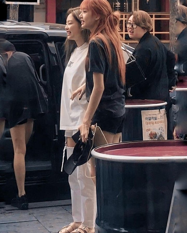 stansince2019's tweet photo. we will getting a rapline subunit by the end of the year omg! we are winning this year!
#JenlisaSubunit #JENNIE #LISA
#JENLISA #BLACKPINK
https://t.co/nqnNzlbJxs https://t.co/IN3bbPAaAb