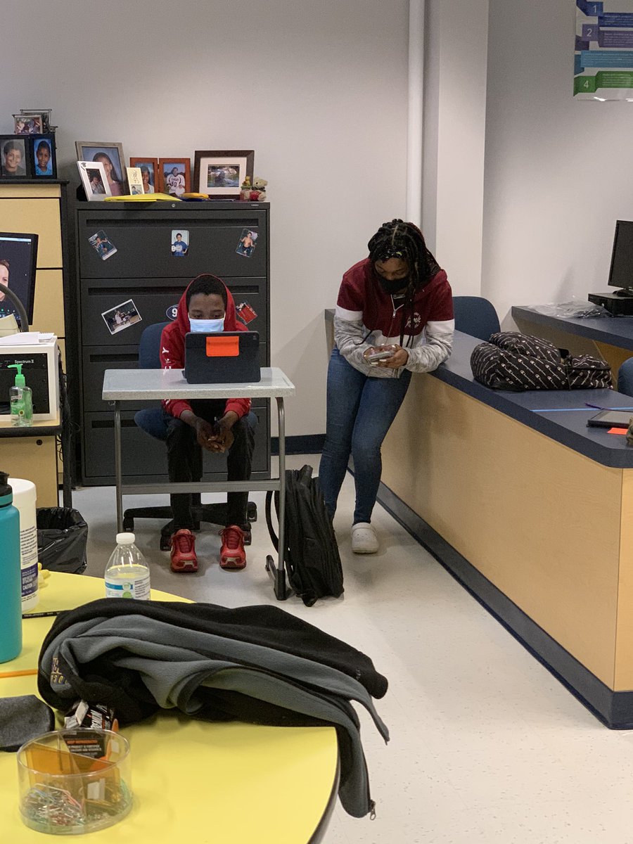 Karateaches04's tweet photo. Super excited when students help each other to grasp new concepts in IAP! #onelovemathlove @jenifer_rayne @BPthe_VP @kmohammadioun #alwaysreppin https://t.co/qWmNct4LzI