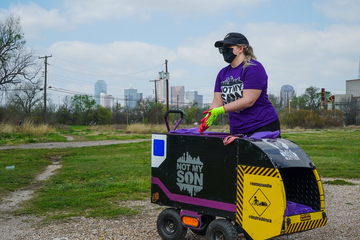 TramonicaBrown's tweet photo. My nonprofit‘s South Dallas Clean Up Project is a glimpse at the passion I have for environmental equity for the residents of D7.  I’ll repeat myself for elected officials that allow big business to pollute my community: People over profit.

Photography by: @bearnamedminus https://t.co/wBPsC4PDy4
