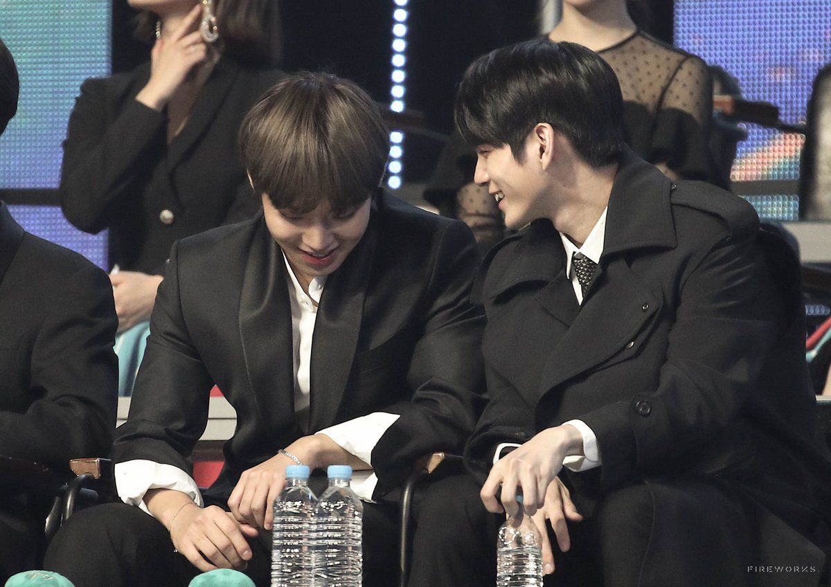 fireworksforHJ's tweet photo. [210401] 
 만우절

💫🐰
#AprilFools
#옹성우 #성우
#OngSeongwu
#박지훈 #지훈
#ParkJihoon https://t.co/b55hnoURm1