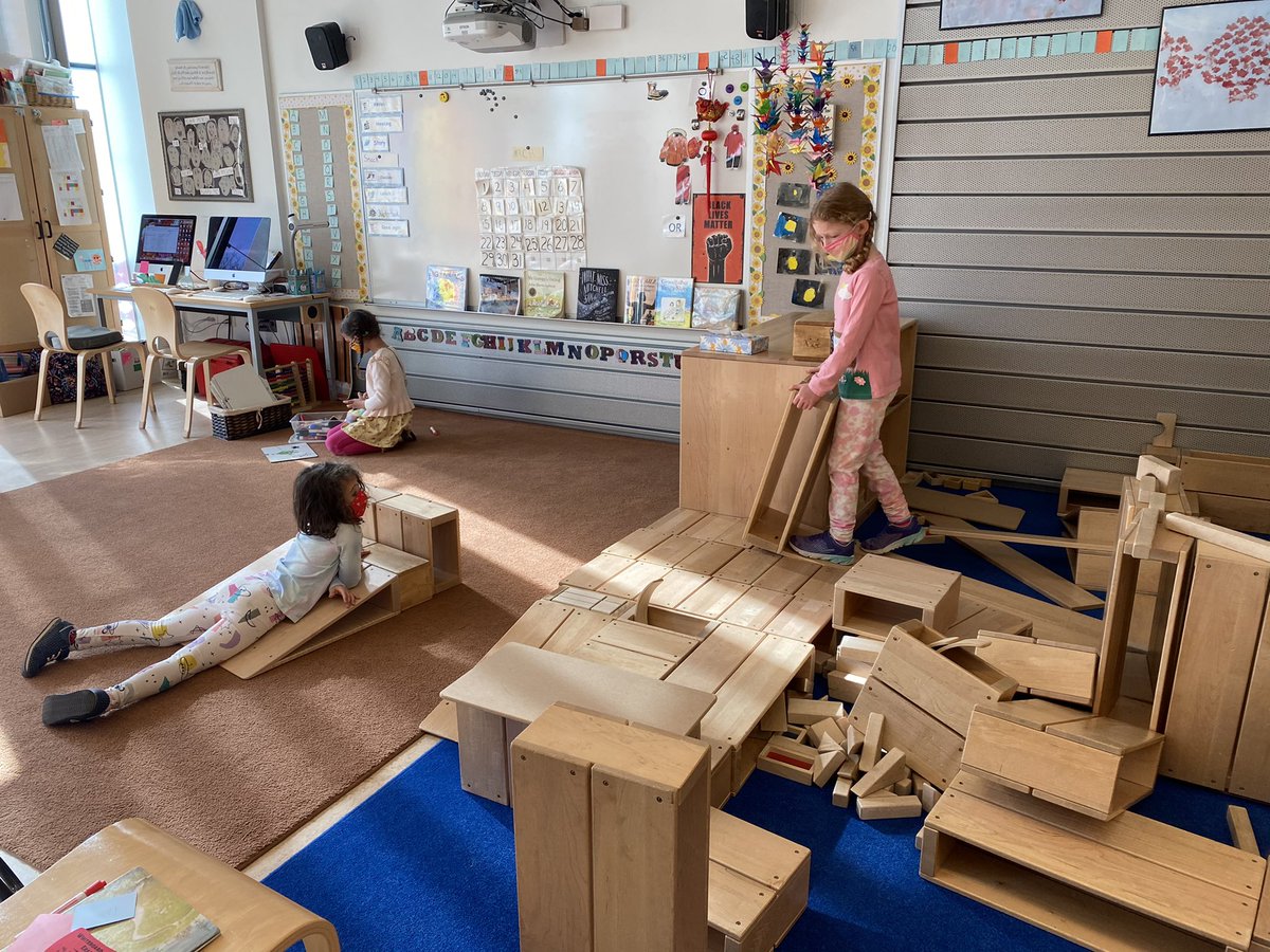 UCLS_ESH's tweet image. Everyone is settling into their new classrooms. It feels like the first day of school, again!
#eshlab #uclskids #playmatters
