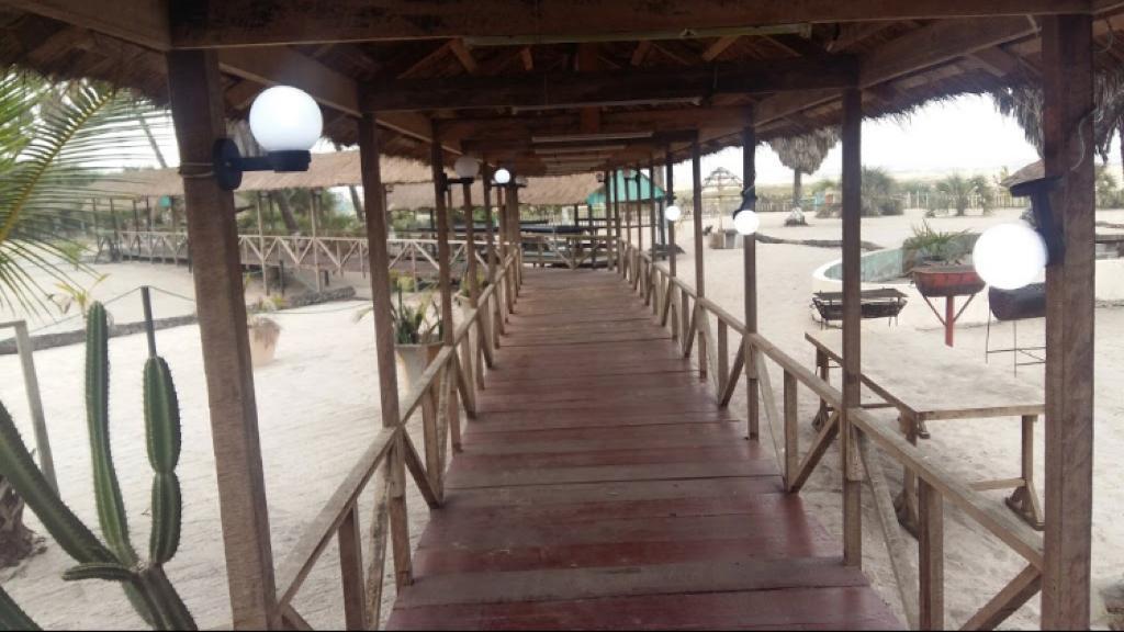 CongoVisit's tweet photo. VISITEZ PONTON PLAGE - POINTE-NOIRE  
Un coin idéal pour casser son stress, écouter chanter les vagues de la mer sous l'ombrage des paillotes dans un décor traditionnel moderne. 
🌐 https://t.co/8rYQ7A1T9u
📍https://t.co/Fz3mh0EcQV https://t.co/Uvp1KlNPZe